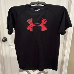 Under armour heat gear loose fit, size YL